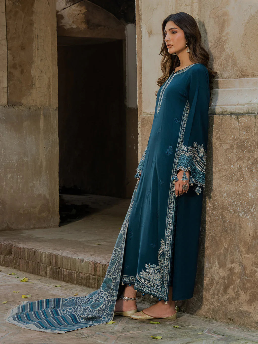 IZNIK- 3PC Lawn Embroidered Shirt with Printed Chiffon Dupatta (Unstitched) - RN-2435