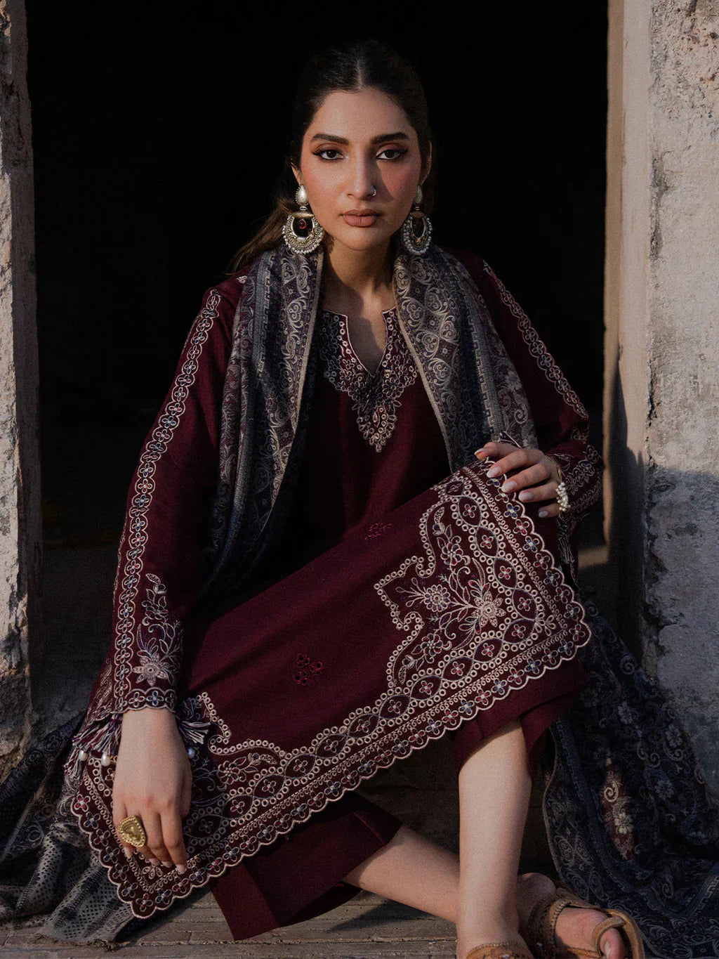 IZNIK- 3PC Lawn Embroidered Shirt with Printed Chiffon Dupatta (Unstitched) - RN-2434